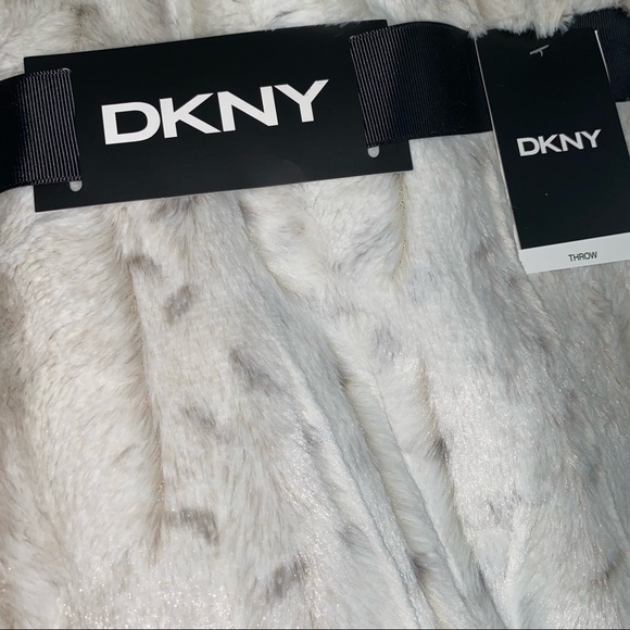NWT DKNY Faux Fur Ivory Throw Blanket - Picture 4 of 5